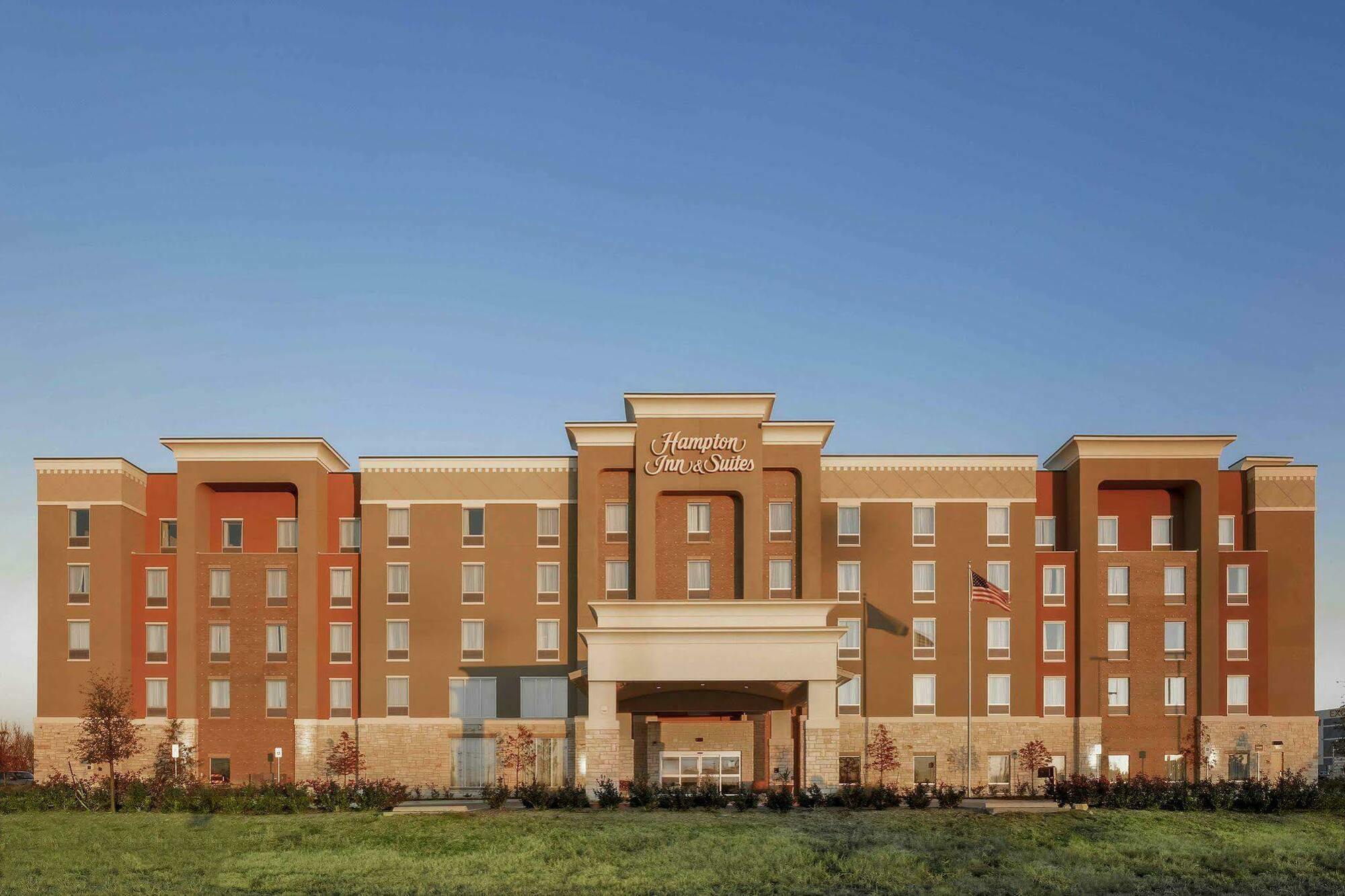 Hampton Inn & Suites Dallas/Frisco North-Fieldhouse Usa Bagian luar foto